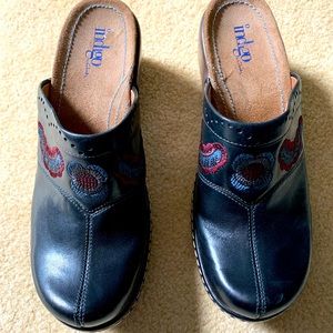 Indigo by Clark’s clogs